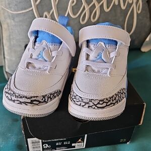 Jordan Kids' Sneakers - White and Blue